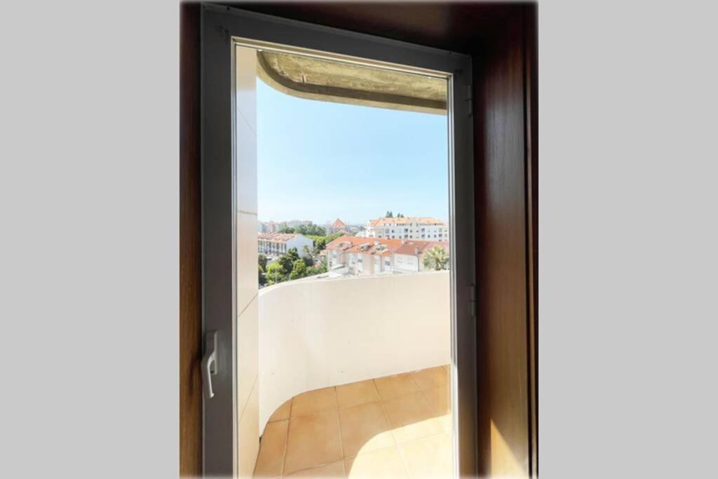Yellow House Aveiro Smart Tv And Garage Exterior photo