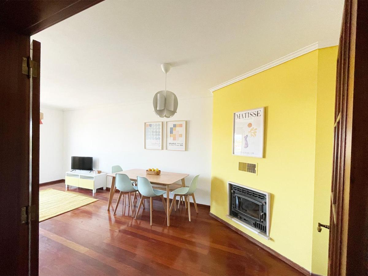 Yellow House Aveiro Smart Tv And Garage Exterior photo